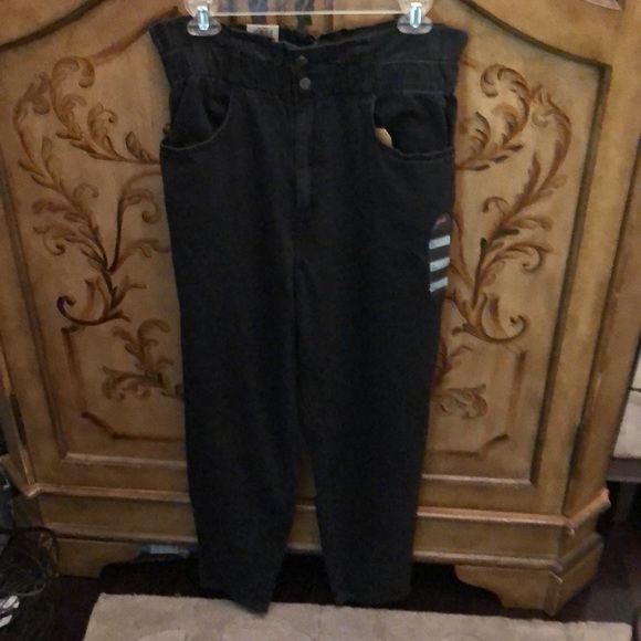 SOLD.Levi’s High Waisted Taper Jeans - Picture 11 of 15